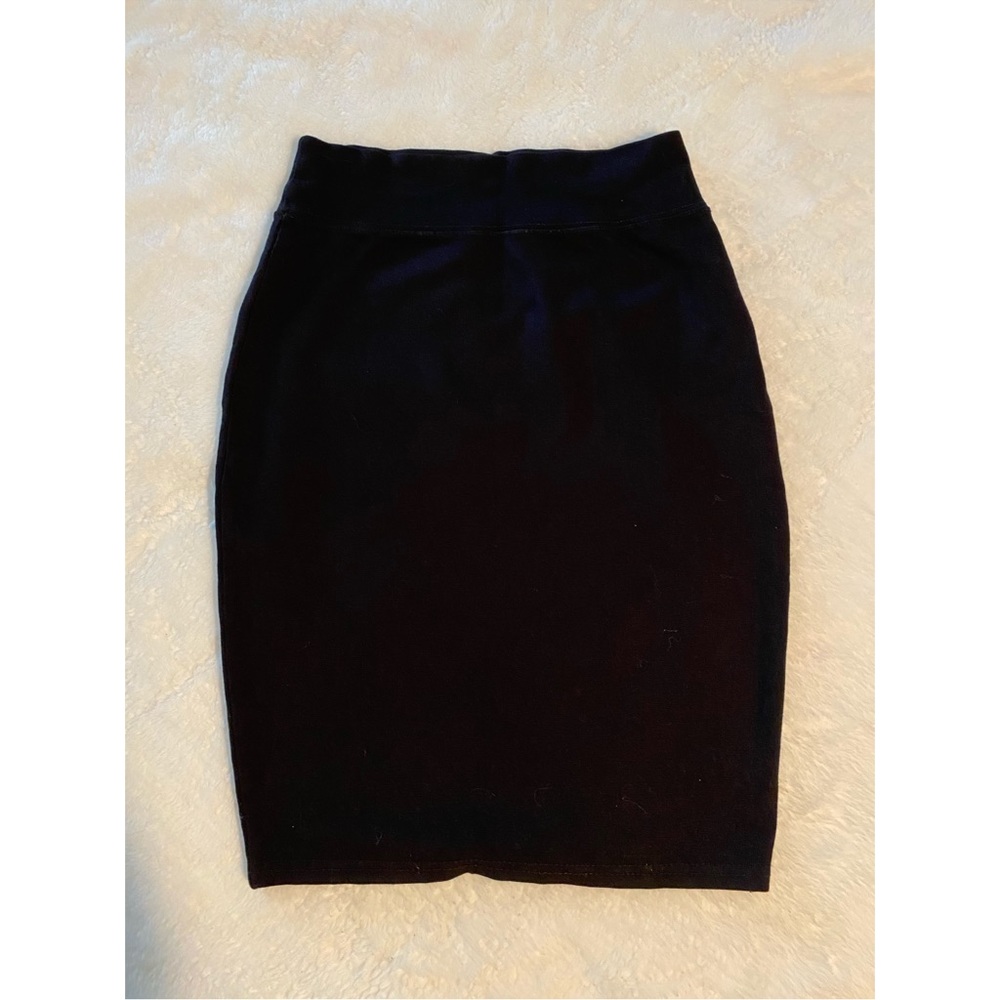 Black pencil skirt